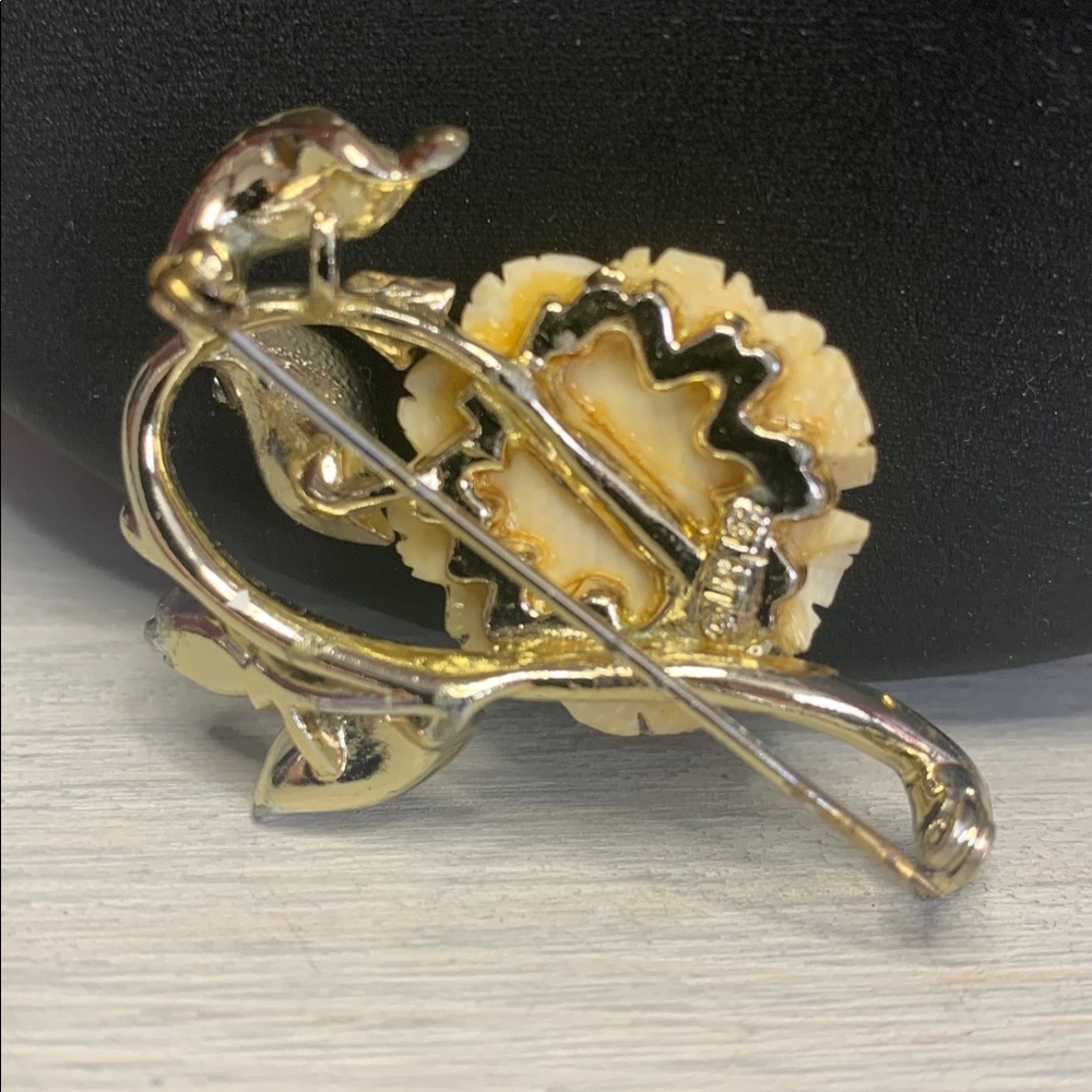 Vintage Stamped LISNER Flower Brooch - Picture 3 of 3